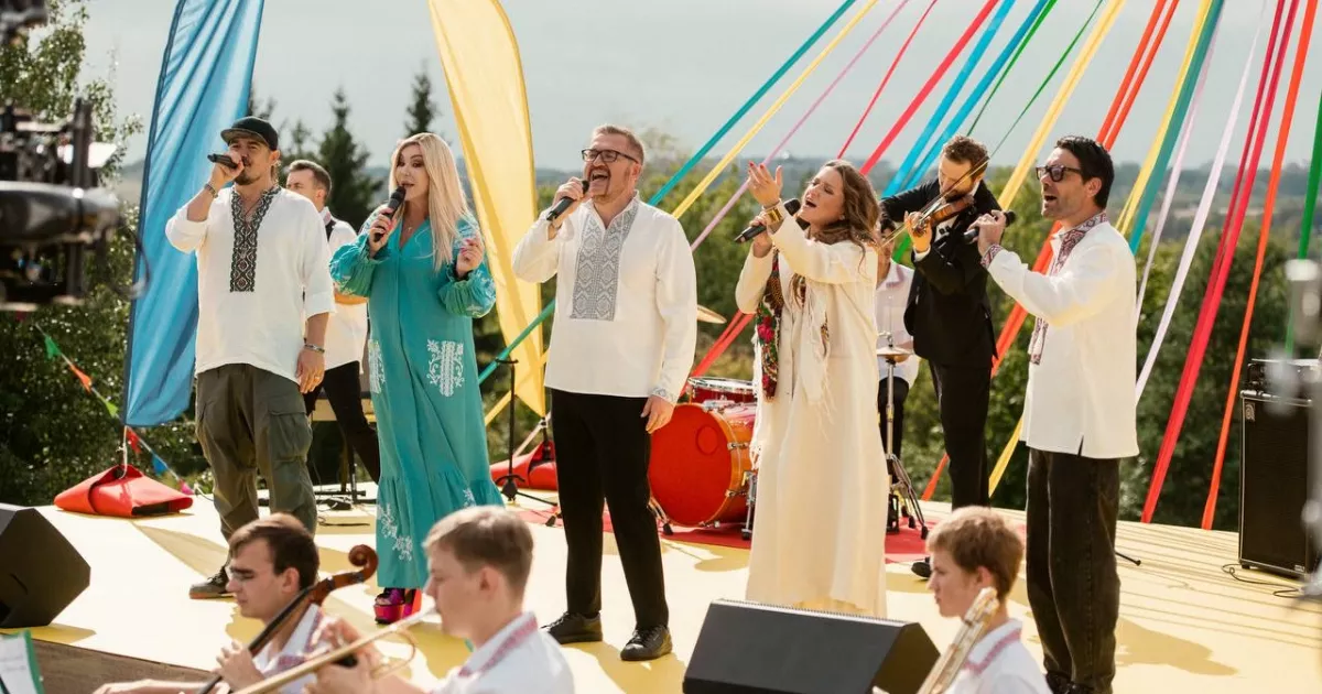 Легендарна «Червона рута» зазвучить у кіно. Стартували зйомки романтичної комедії «Потяг "Червона рута"»