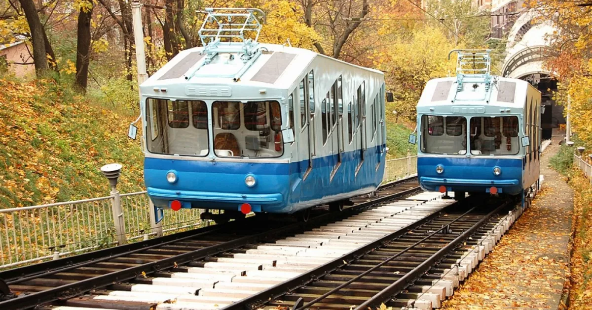 Обстріл паралізував оплату: у Києві збоїть валідація карткою в трамваях і фунікулері