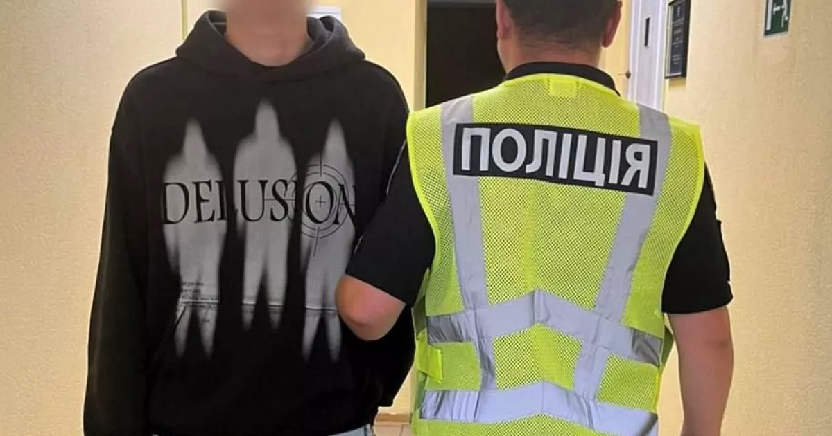 У метро «Хрещатик» 19-річний хлопець пошкодив світильник, бігаючи по балюстраді