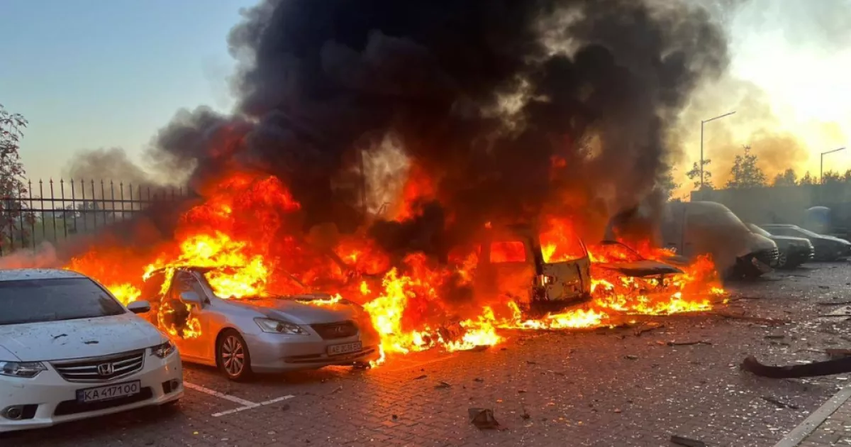 Нічна атака на Київщину: дрони та ракети пошкодили житлові будинки та автомобілі у трьох районах