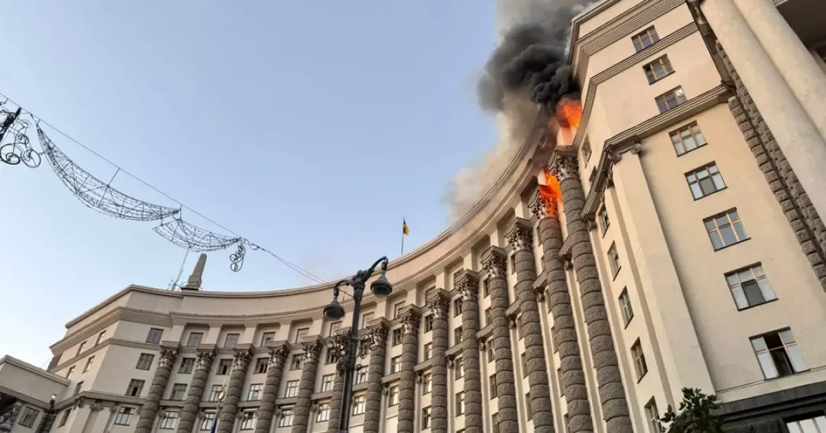 Кабмін відновлюють після обстрілу: на протиаварійні роботи виділили 7,7 млн грн