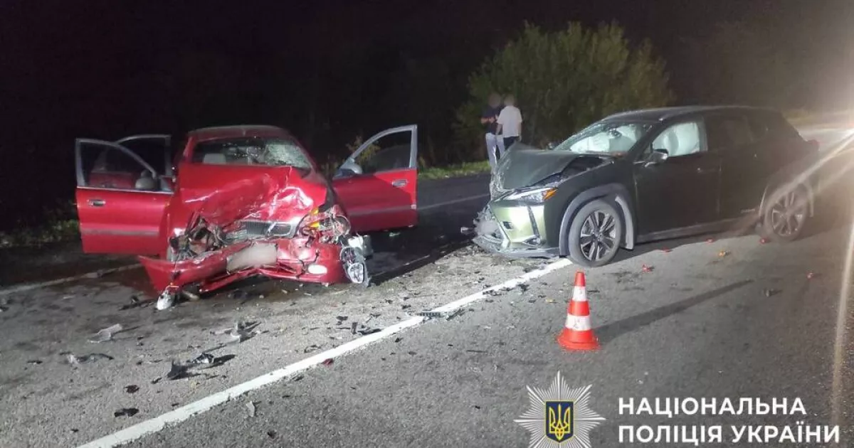 ДТП під Обуховом: через виїзд на зустрічну смугу постраждали водій і пасажирка