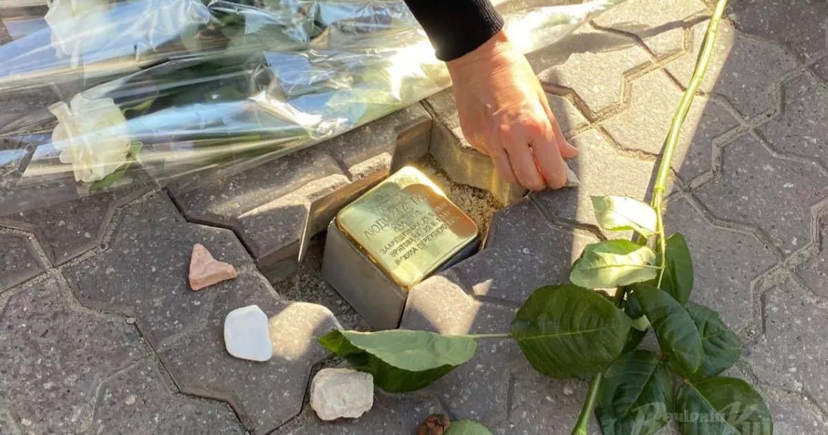 У Києві біля дитячої бібліотеки відкриють новий Камінь спотикання на честь Праведника Бабиного Яру