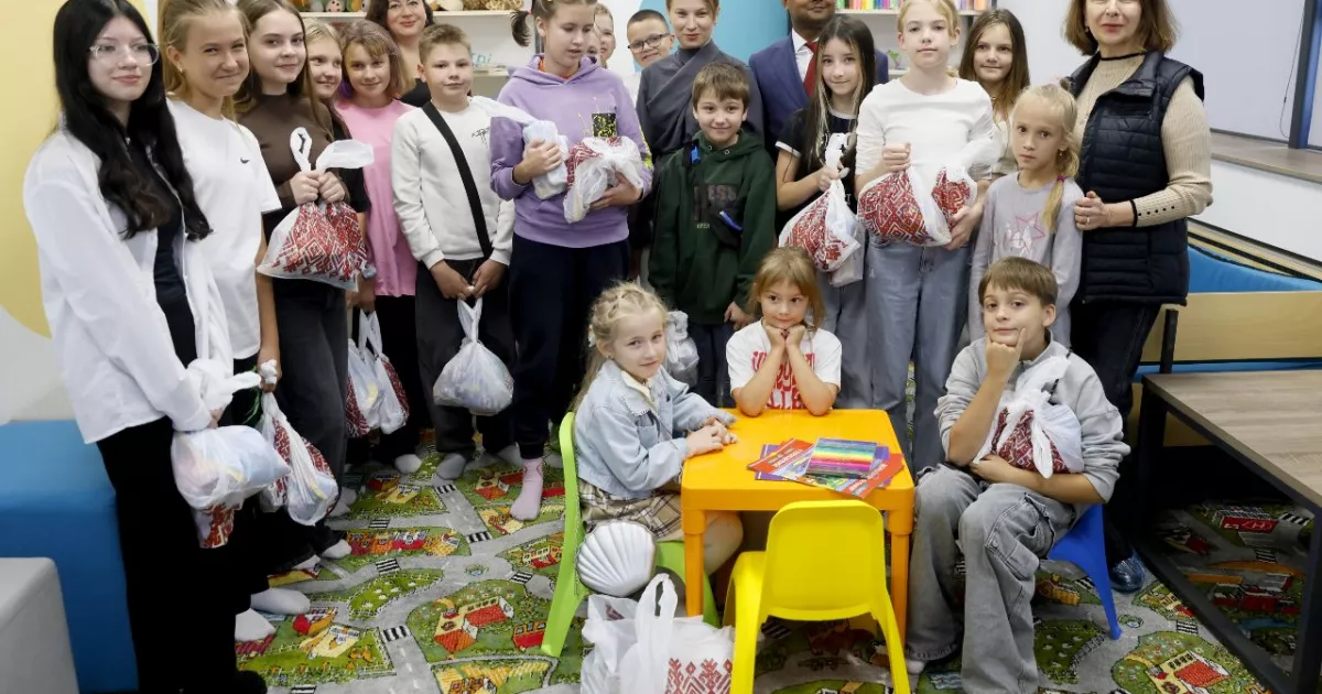 Міжнародні благодійники подарували київським дітям іграшки у Vcentri HUB: Дніпровський