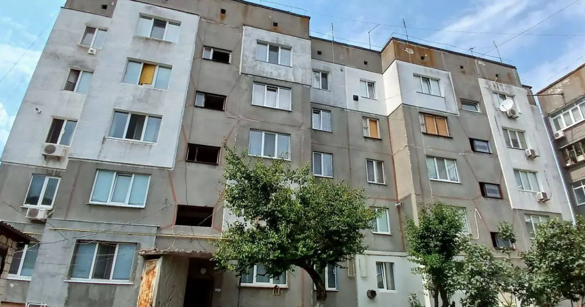 Понад 90 нових конструкцій: у Петрівській громаді замінили вікна в пошкоджених багатоповерхівках