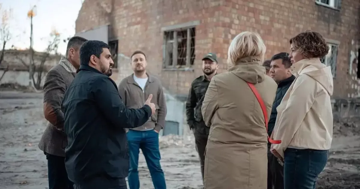 «Без даху і без термінів»: кияни, чиї домівки зруйновані, залишаються сам на сам із проблемами