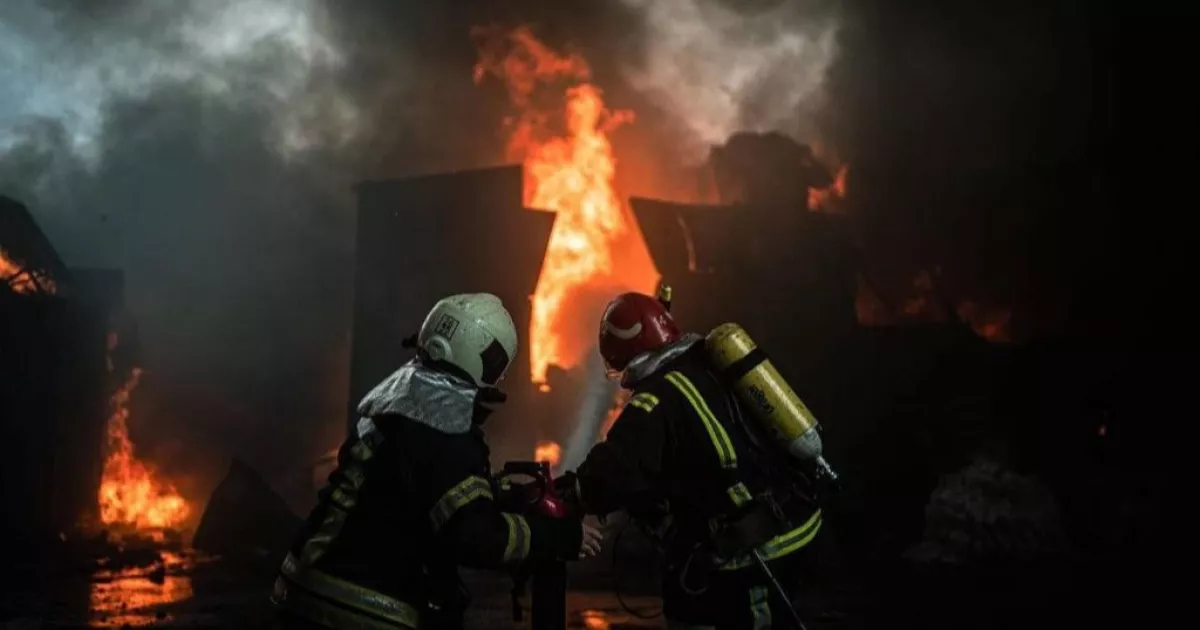Масована атака на Київ: уламки дронів та ракет пошкодили житлові будинки, уже шестеро постраждалих