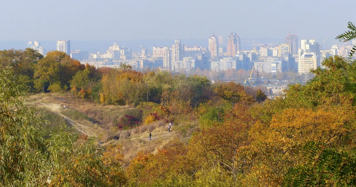 Де в Києві відчути осінню атмосферу: найкращі локації для прогулянок і фото