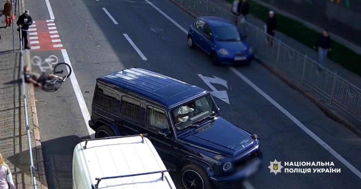 У Києві водій Mercedes побив велосипедиста через зауваження — постраждалий у лікарні