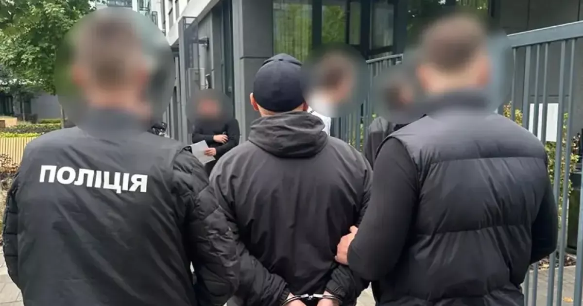 15 тисяч доларів за «зв’язки у Міноборони»: правоохоронці викрили шахрая у столиці
