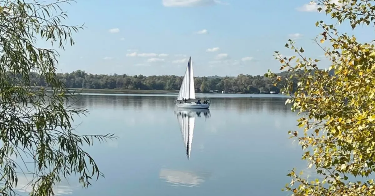 На Дніпрі у Києві вперше за роки війни відбулася вітрильна регата