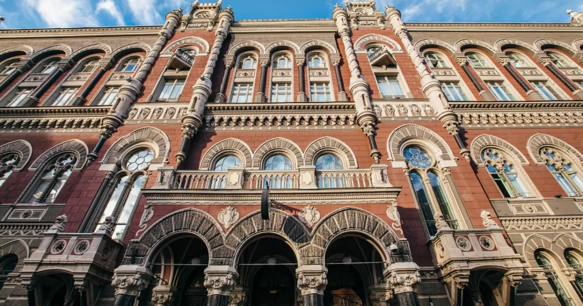 У Києві стартує кампанія НБУ проти платіжного шахрайства: білборди та ролики в метро