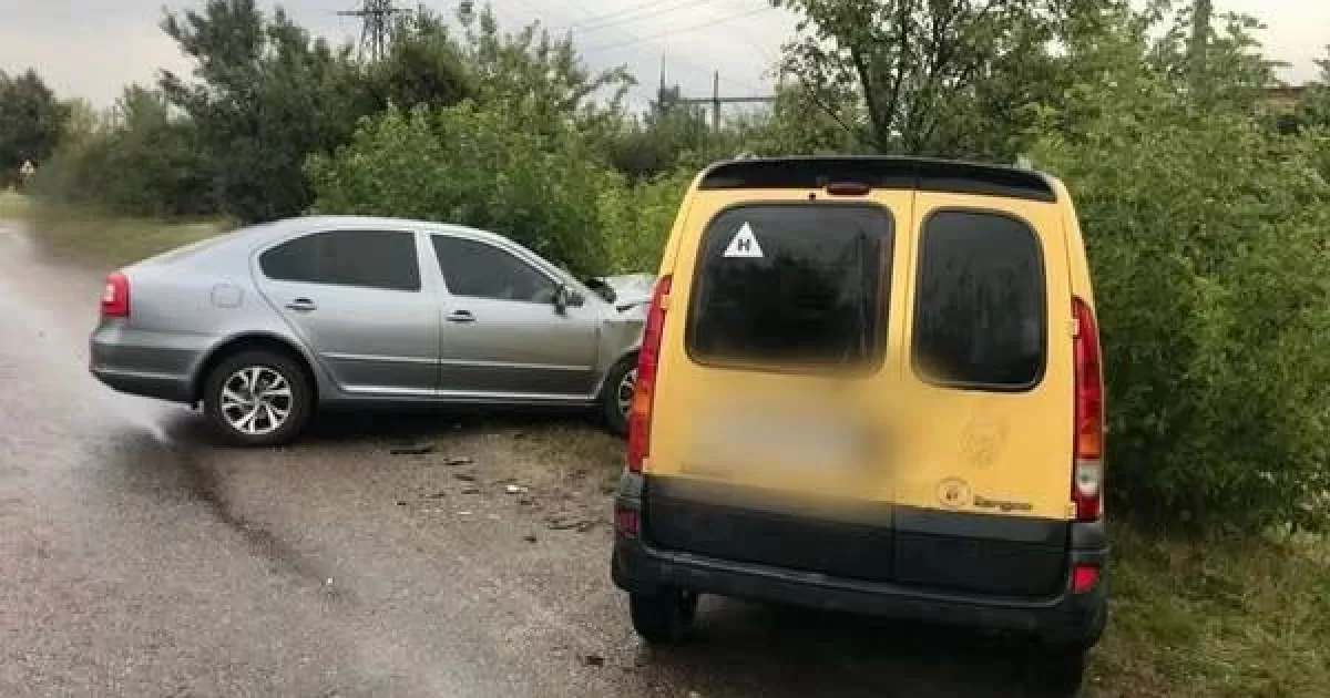ДТП на трасі: водій виїхав на зустрічну, у лікарні — жінка й двоє дітей