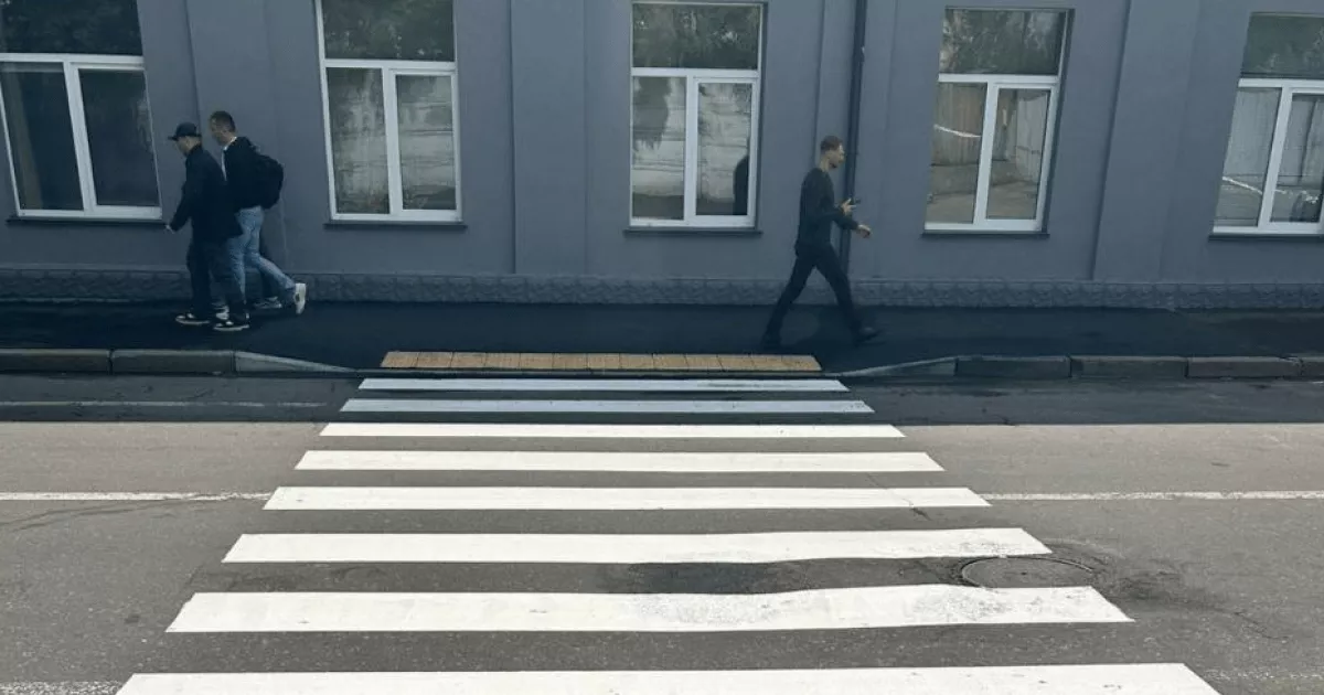 Комфорт та безпека для всіх: у Печерському районі з’явилися 8 безбар’єрних переходів