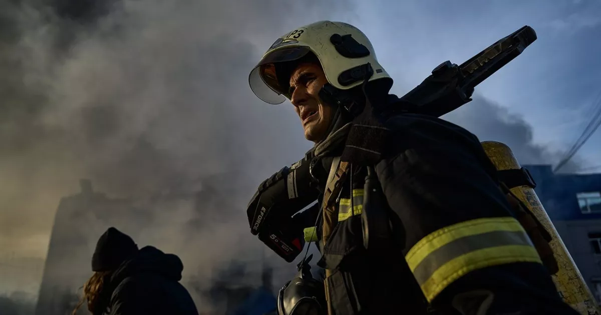 Шестигодинна тривога в столиці: у Печерському районі спалахнула пожежа, ППО відбила атаку