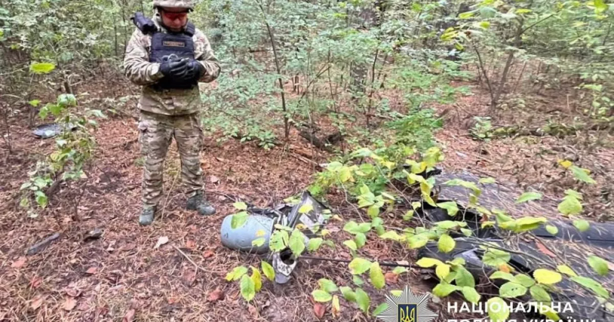 У Дарницькому районі Києва знайшли уламки ворожого дрона з бойовою частиною