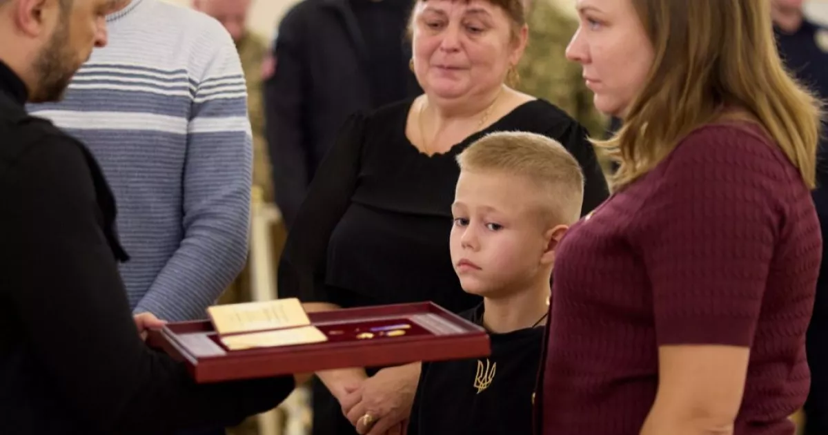 Президент Зеленський вручив ордени «Золота Зірка» Героям України та рідним загиблих воїнів