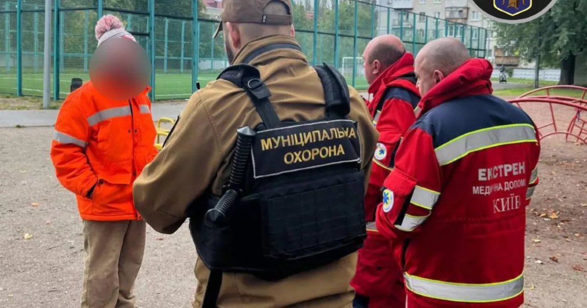 «Хотів пожити у школі»: в Подільському районі чоловіка госпіталізували після дивного вчинку