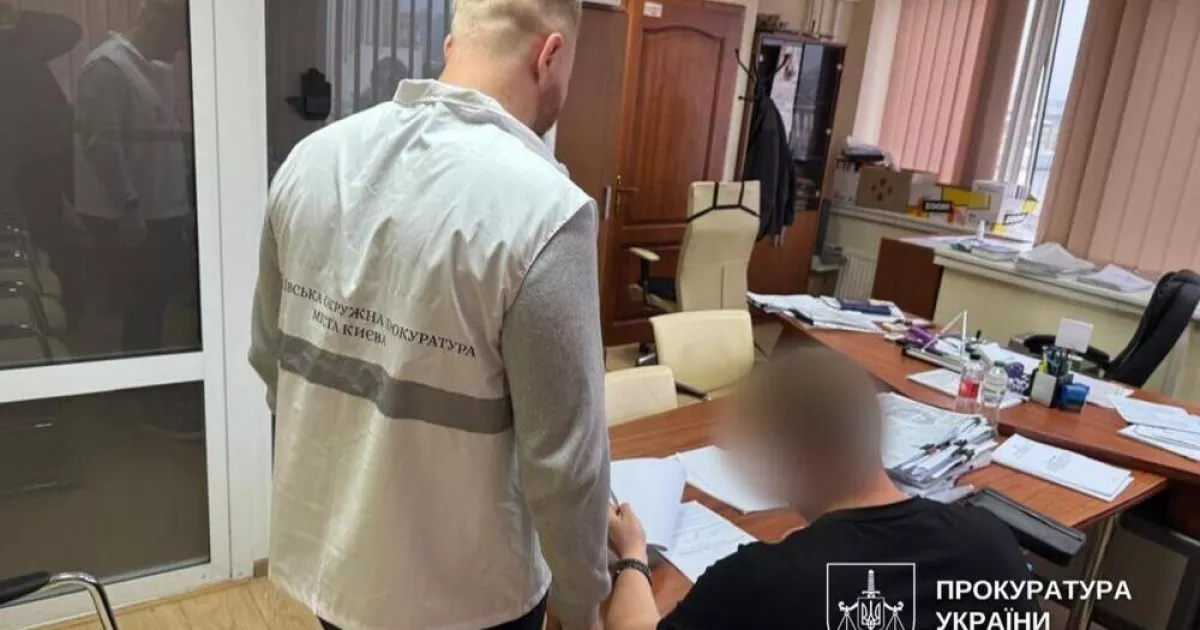 У Києві начальника управління Голосіївської РДА підозрюють у розкраданні бюджету під час ремонту спорттрас