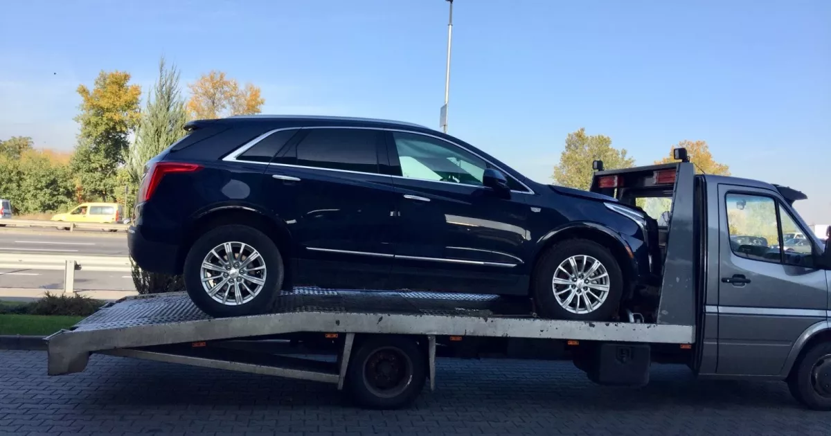 Авто забирають просто з увімкненим двигуном: скандал навколо евакуації в центрі столиці