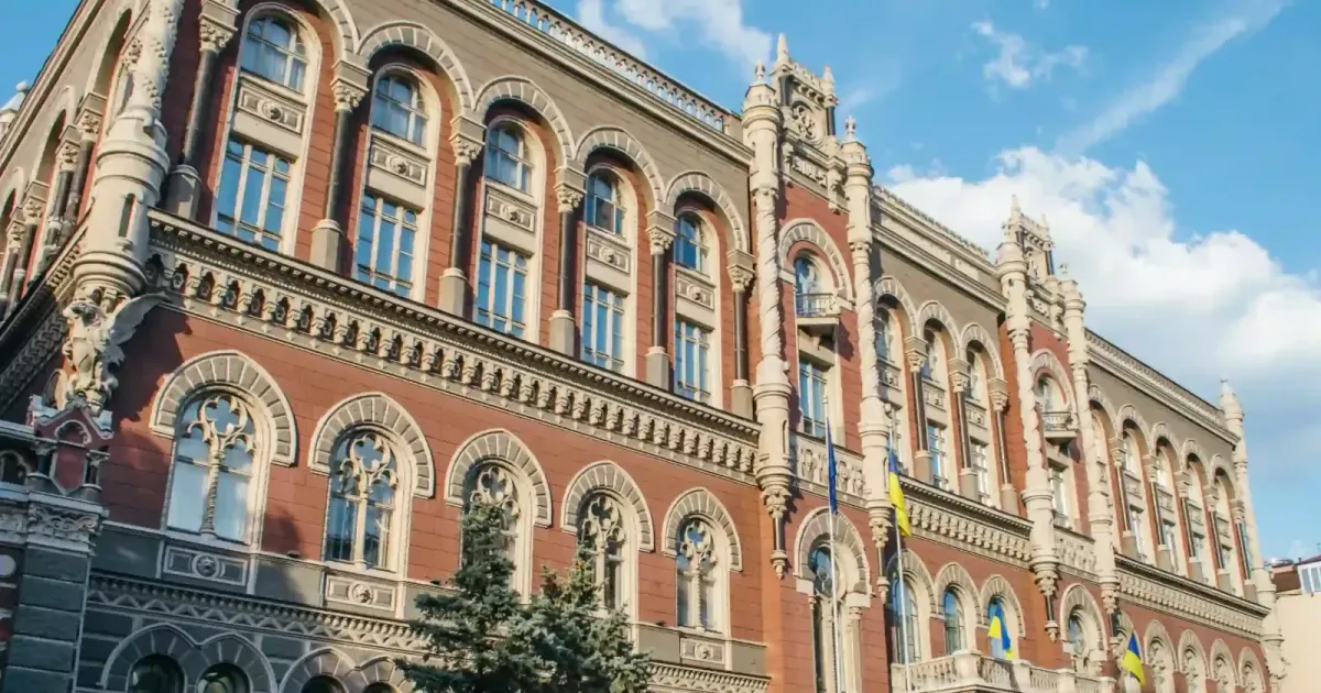 Шахраї вигадали нові пастки: фальшиві ліки, “виграші” та псевдопосилки — попередження для киян