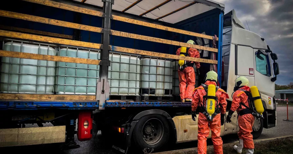 Витік азотної кислоти на Обухівщині: рятувальники локалізували загрозу за лічені години