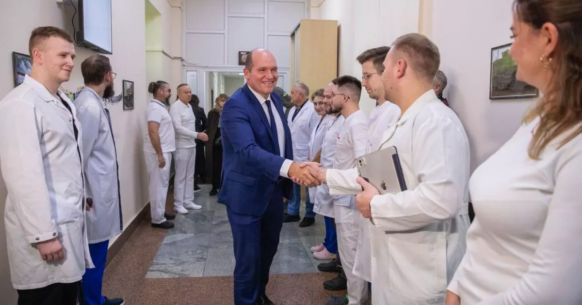 Мер Брюсселя відвідав поранених захисників у Києві та пообіцяв подальшу допомогу лікарням столиці