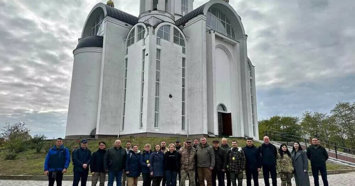 Іноземні військові аташе відвідали Бучу та вшанували пам’ять жертв окупації