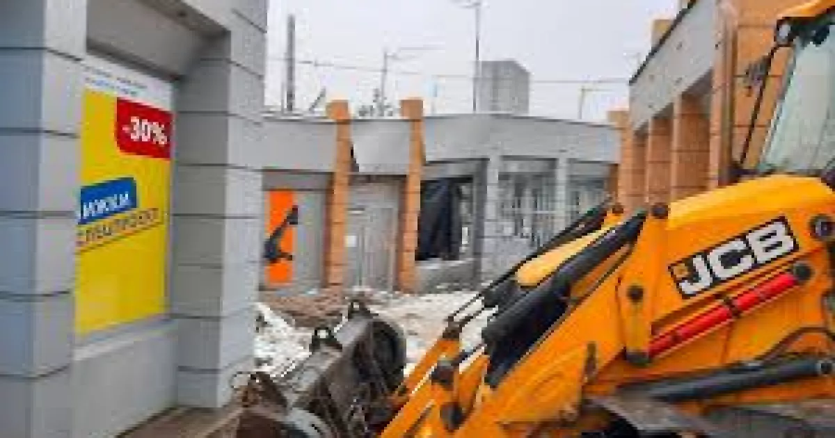 Батьки перемогли: у Києві ліквідували незаконну наливайку просто за парканом дитячого садка