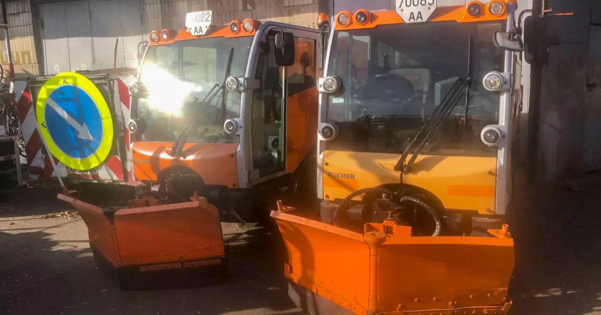 Київ готується до перших заморозків: майже вся снігоприбиральна техніка вже на старті