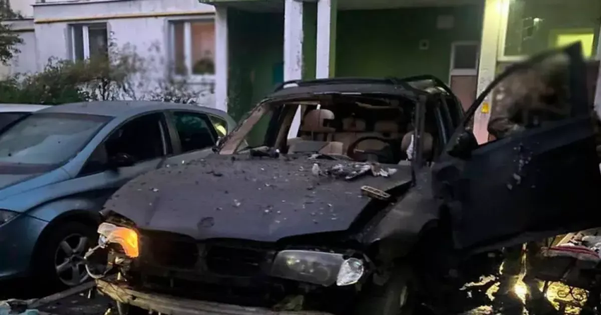 У Києві у дворі багатоповерхівки вибухнув BMW: поліція розслідує обставини інциденту
