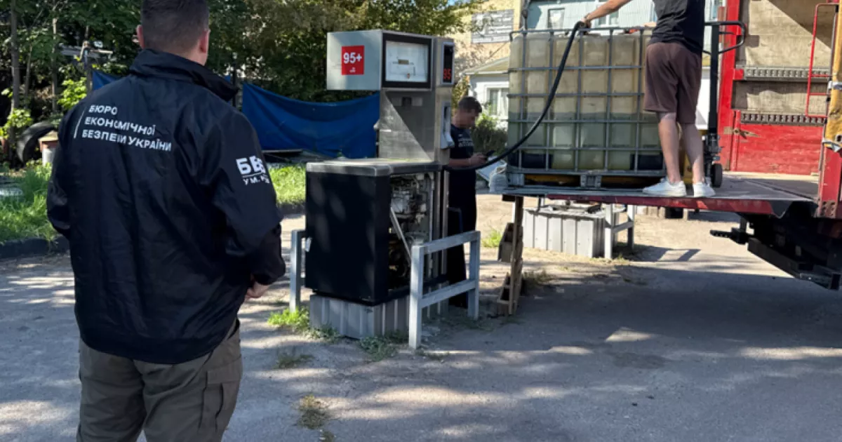 У Києві триває боротьба з тіньовими заправками: БЕБ вилучило пальне і обладнання