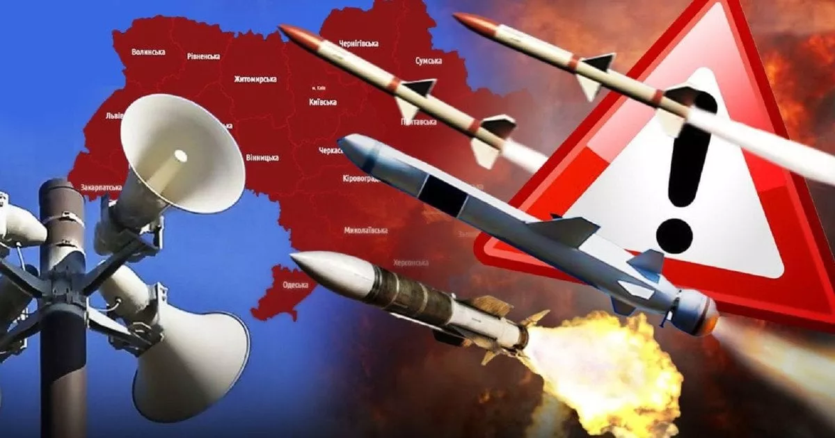 Нічна атака на Київ: вибухи, падіння уламків та пожежа у Голосіївському районі