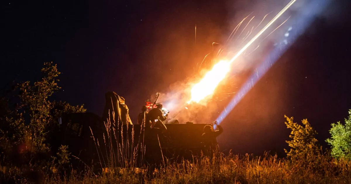 У Броварах загорівся приватний будинок після ворожої атаки - постраждала літня жінка