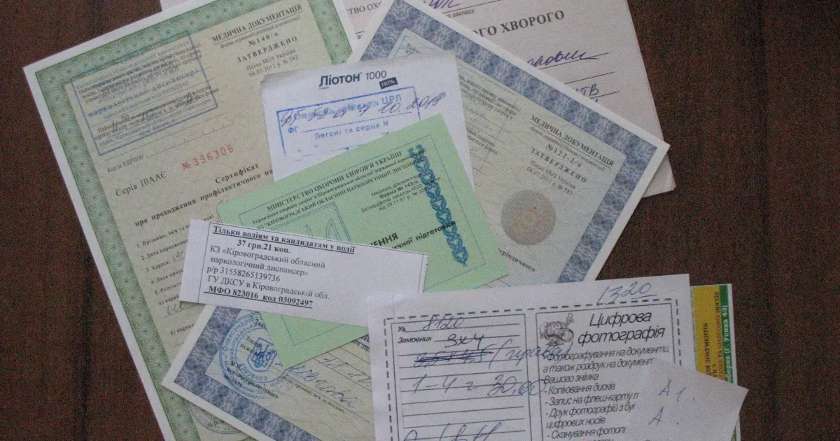 У Києві шахраї продають фейкові меддовідки водіям через фішингові сайти — попереджає кіберполіція
