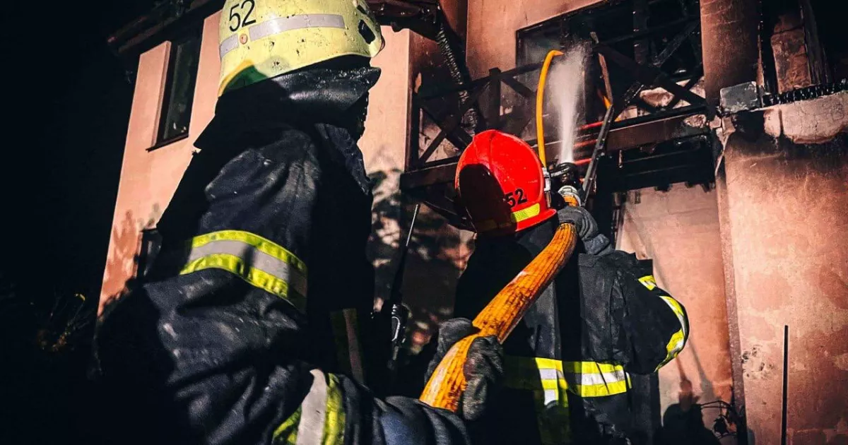 На Київщині рятувальники запобігли знищенню житлового будинку