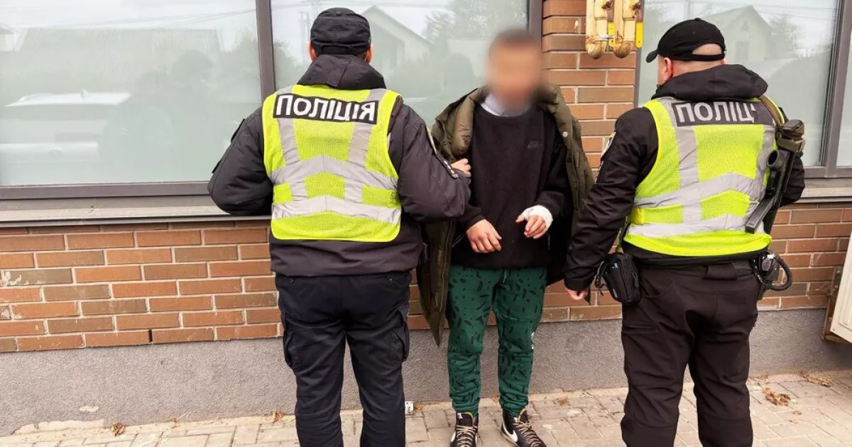 На Київщині затримали нападника, який поранив 16-річну дівчину та чоловіка