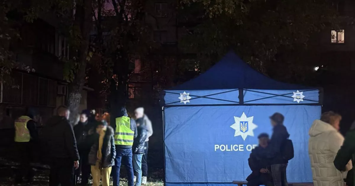 Після вибухів у Деснянському районі поліція Києва відкрила пункти допомоги постраждалим