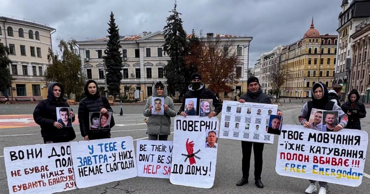 У центрі Києва пройшла акція “Осінь полону”: рідні енергодарців вимагали звільнення своїх близьких