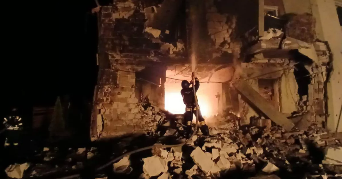 Вночі ворог атакував Київщину дронами: є поранена, зруйновані будинки та автомобілі