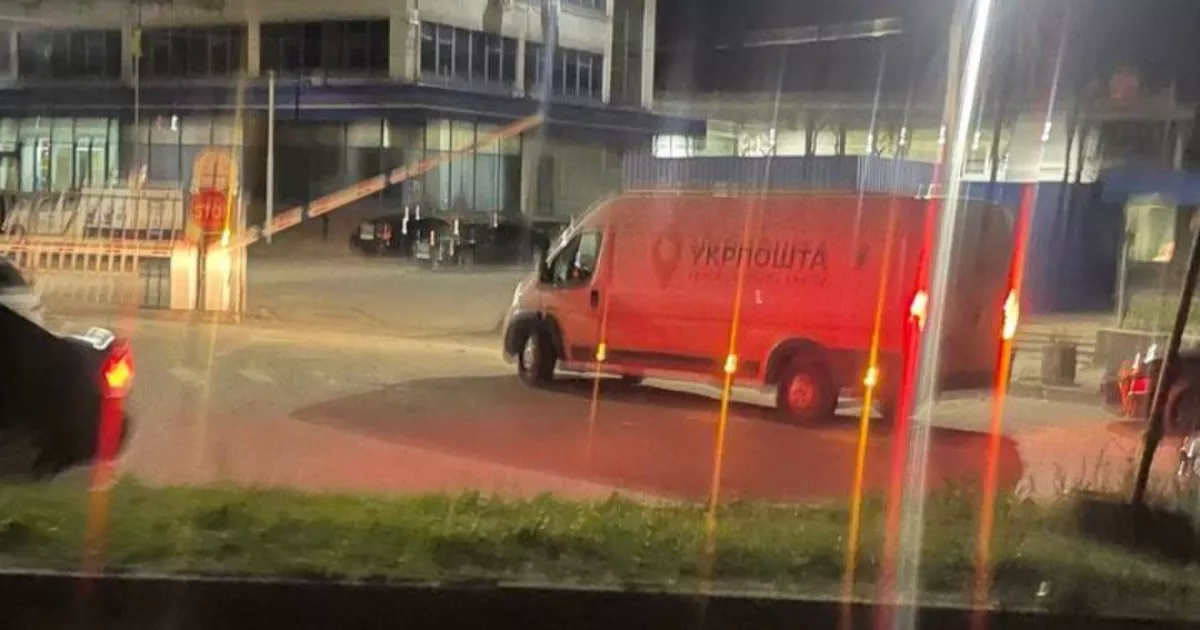 Після інциденту на «Укрпошті» у Києві вилучили ще одну вибухонебезпечну посилку