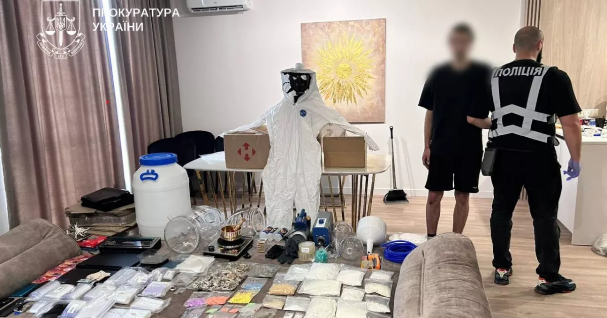 Наркоторговець зробив 17-річного киянина кур’єром: справу передали до суду