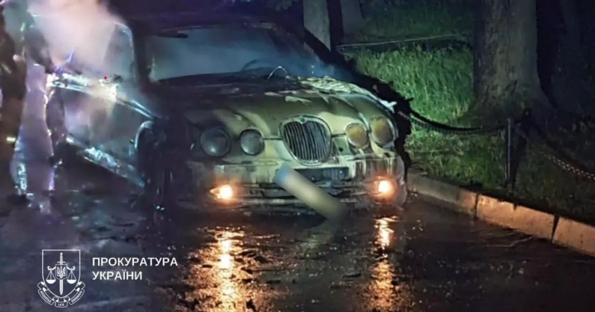 Хотів заробити на підпалах “військових” авто, але грошей не отримав: у Києві засудили палія