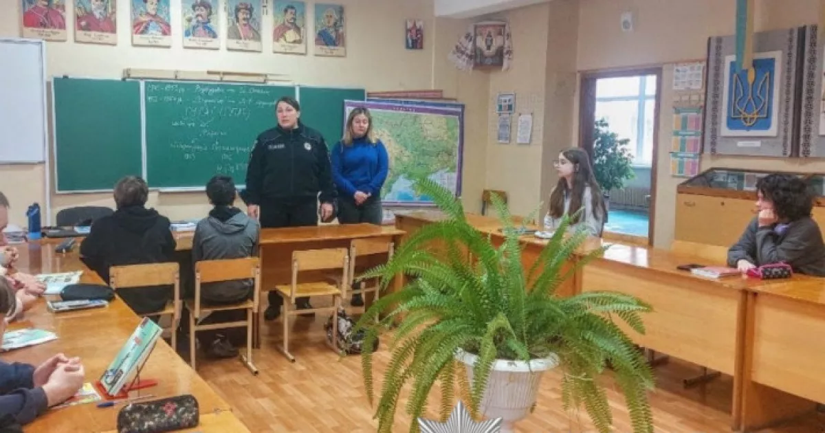 У школах Славутича та Вишгорода пройшли уроки безпеки від ювенальної поліції