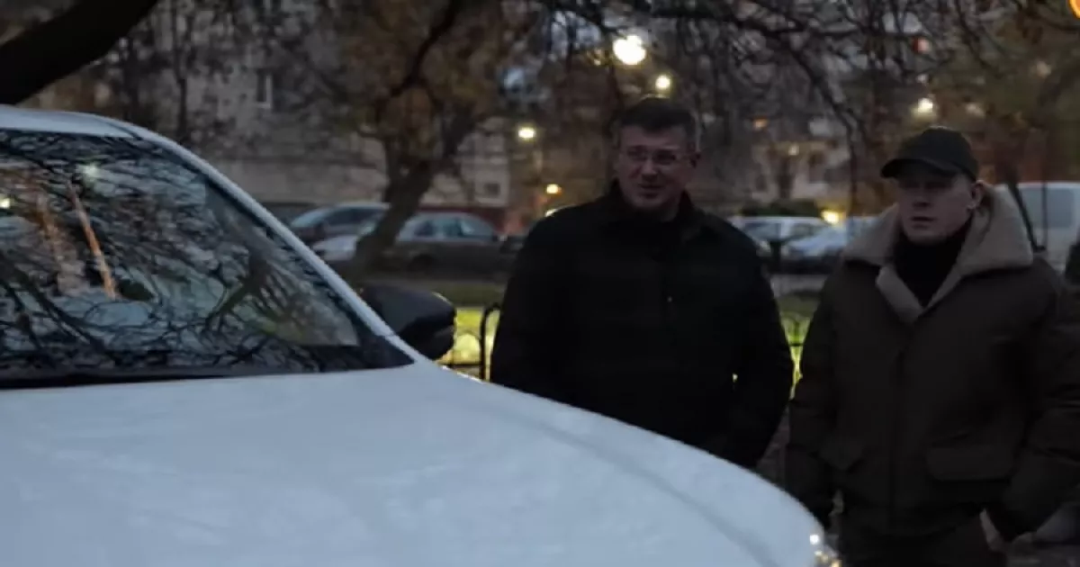 Підтримка на передову: Бровари подарували автівку та дрони підрозділу майора Ширяєва