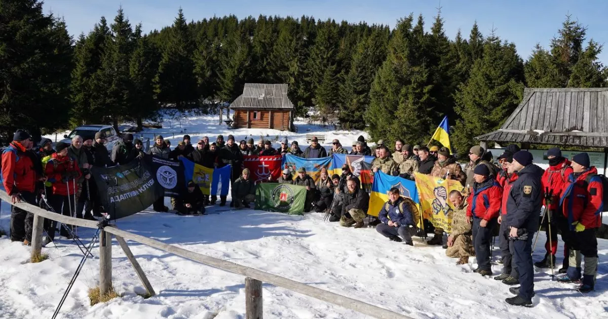 Нездоланні: 50 ветеранів із Київщини та Закарпаття разом підкорили Говерлу