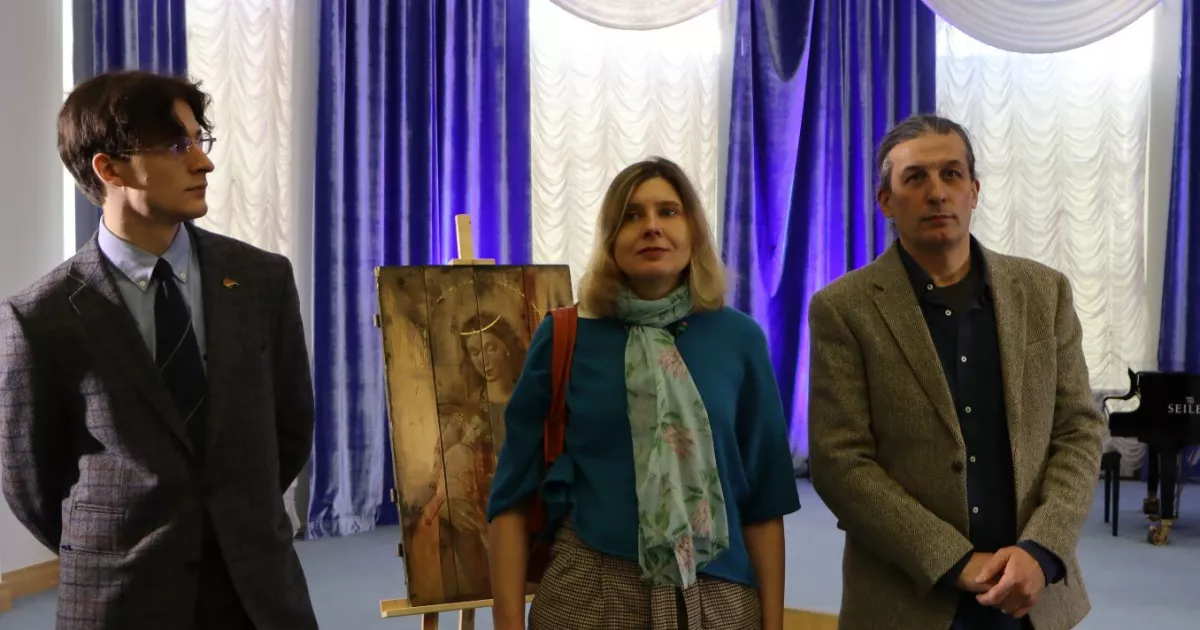 Від війни до віри: у КНУ презентували ікони, написані на військових ящиках