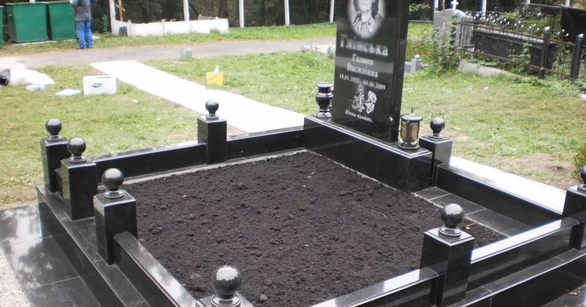 Виготовлення пам’ятників у Києві: як знайти перевіреного виробника