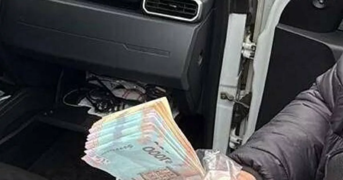 Посадовці Держпродспоживслужби вимагали хабарі за спокій бізнесу — їх затримали правоохоронці