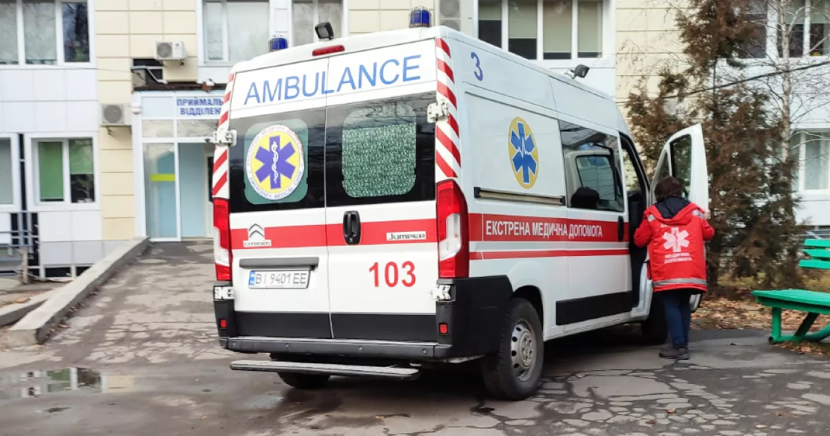 Трагедія у школі Дніпровського району: підліток випав із вікна та отримав переломи обох ніг